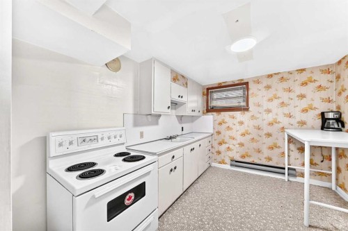 1703 32 Street Sw, Calgary, AB - Indoor Photo Showing Kitchen