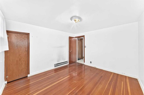 1703 32 Street Sw, Calgary, AB - Indoor Photo Showing Other Room