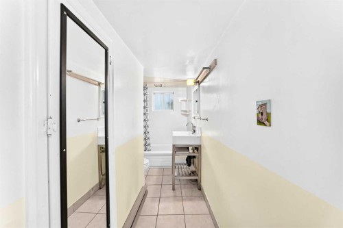1703 32 Street Sw, Calgary, AB - Indoor