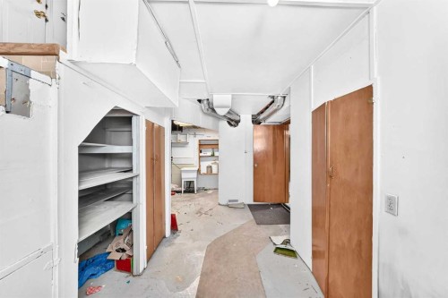 1703 32 Street Sw, Calgary, AB - Indoor