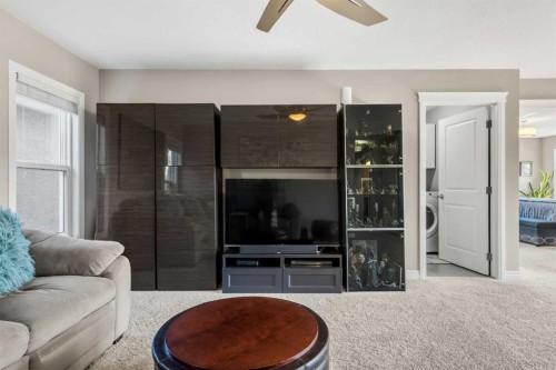 86 Legacy Green Se, Calgary, AB - Indoor Photo Showing Living Room