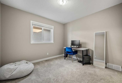 86 Legacy Green Se, Calgary, AB - Indoor Photo Showing Other Room