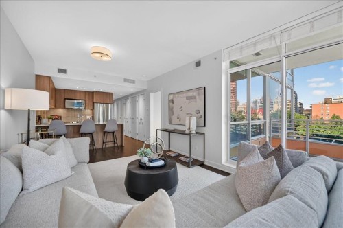 414-626 14 Avenue Sw, Calgary, AB - Indoor Photo Showing Living Room