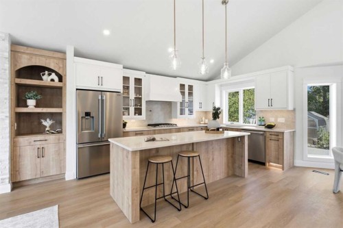 3375 Breton Close Nw, Calgary, AB - Indoor Photo Showing Kitchen With Upgraded Kitchen