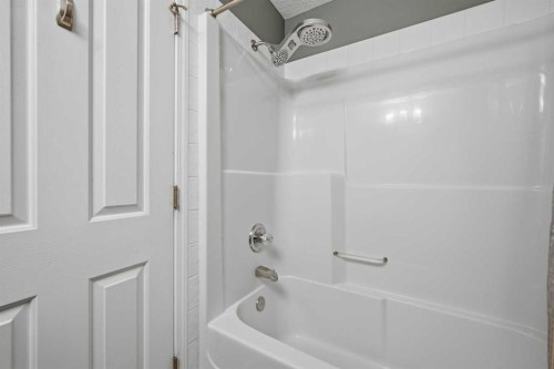 119 Bridlewood Common Sw, Calgary, AB - Indoor Photo Showing Bathroom