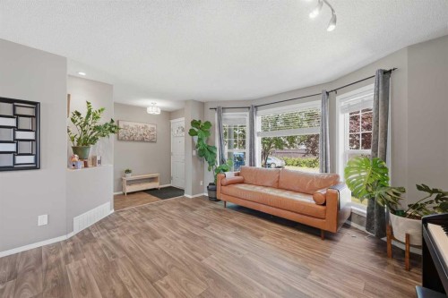 119 Bridlewood Common Sw, Calgary, AB - Indoor Photo Showing Living Room