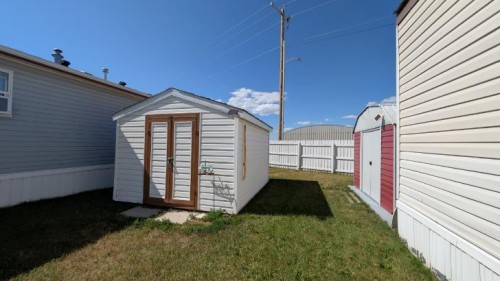 33-5853 4 Street West, Claresholm, AB 