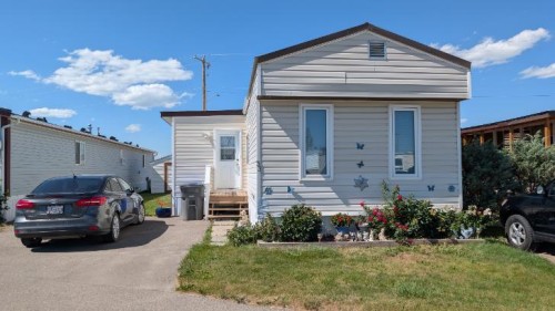 33-5853 4 Street West, Claresholm, AB 