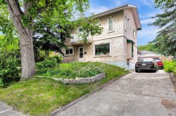 6 Tipton Place NW Calgary, AB T2K 3L5