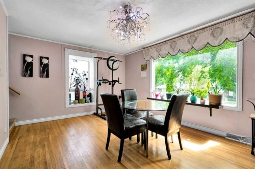 6 Tipton Place Nw, Calgary, AB - Indoor Photo Showing Dining Room