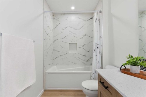 18 Southwinds Link Sw, Airdrie, AB - Indoor Photo Showing Bathroom