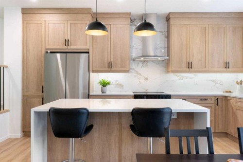 18 Southwinds Link Sw, Airdrie, AB - Indoor Photo Showing Kitchen With Upgraded Kitchen