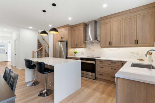 18 Southwinds Link Sw, Airdrie, AB - Indoor Photo Showing Kitchen With Upgraded Kitchen