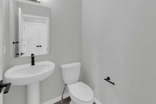 172 Starling Place Nw, Calgary, AB - Indoor Photo Showing Bathroom