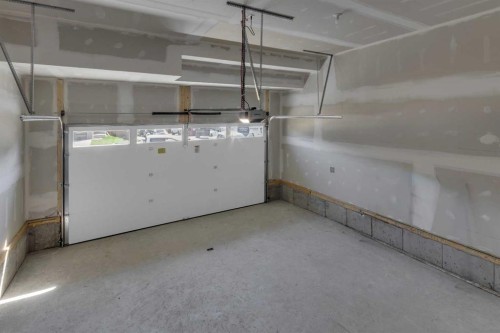 172 Starling Place Nw, Calgary, AB - Indoor Photo Showing Garage