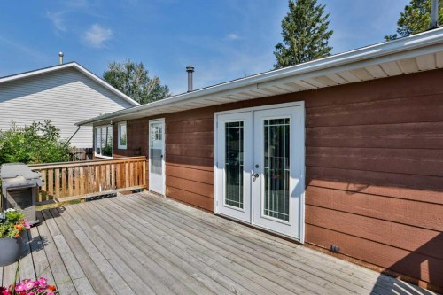 425 Cottonwood Drive, Vulcan, AB - Outdoor With Deck Patio Veranda With Exterior