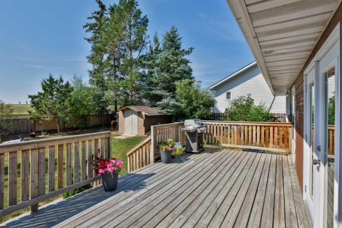 425 Cottonwood Drive, Vulcan, AB - Outdoor With Deck Patio Veranda With Exterior
