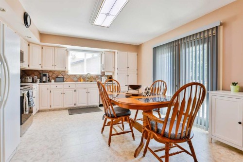 425 Cottonwood Drive, Vulcan, AB - Indoor Photo Showing Other Room