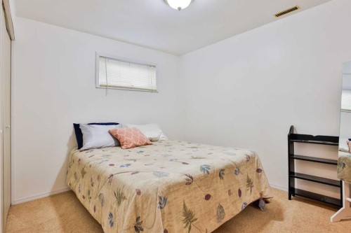 425 Cottonwood Drive, Vulcan, AB - Indoor Photo Showing Bedroom