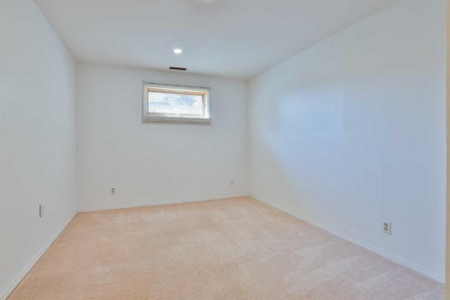 425 Cottonwood Drive, Vulcan, AB - Indoor Photo Showing Other Room