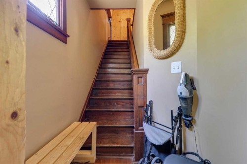831 4A Street Ne, Calgary, AB - Indoor Photo Showing Other Room