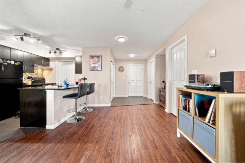 413-7210 80 Avenue Ne, Calgary, AB - Indoor