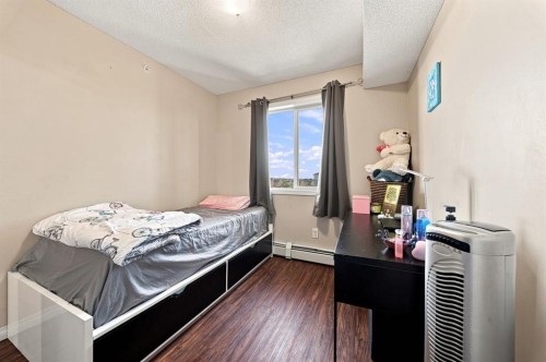 413-7210 80 Avenue Ne, Calgary, AB - Indoor Photo Showing Bedroom