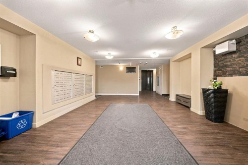 413-7210 80 Avenue Ne, Calgary, AB - Indoor Photo Showing Other Room