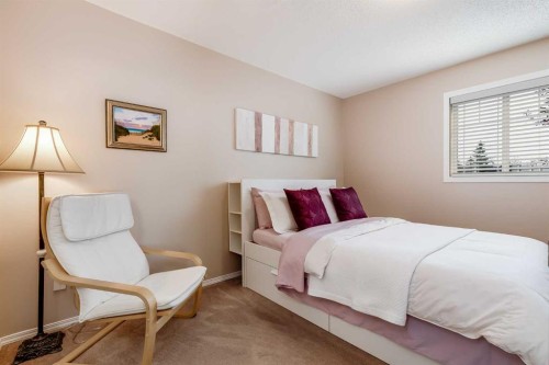 17 Country Village Circle Ne, Calgary, AB - Indoor Photo Showing Bedroom