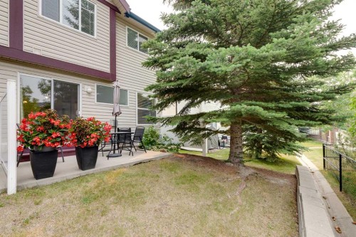 17 Country Village Circle Ne, Calgary, AB - Outdoor