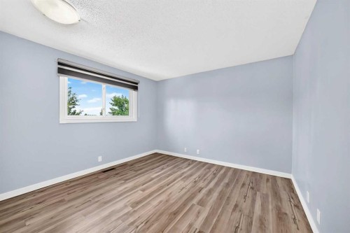32 Macewan Park Link Nw, Calgary, AB - Indoor Photo Showing Other Room