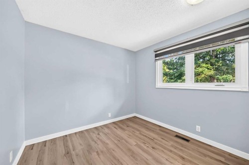 32 Macewan Park Link Nw, Calgary, AB - Indoor Photo Showing Other Room