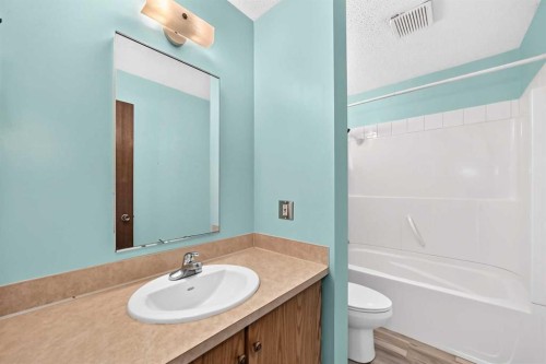 32 Macewan Park Link Nw, Calgary, AB - Indoor Photo Showing Bathroom