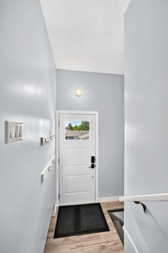 32 Macewan Park Link Nw, Calgary, AB - Indoor Photo Showing Other Room