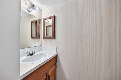 32 Macewan Park Link Nw, Calgary, AB - Indoor Photo Showing Bathroom