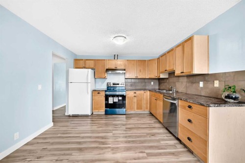 32 Macewan Park Link Nw, Calgary, AB - Indoor Photo Showing Kitchen