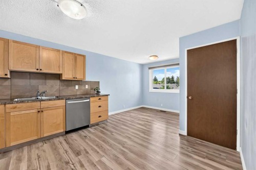 32 Macewan Park Link Nw, Calgary, AB - Indoor Photo Showing Kitchen With Double Sink