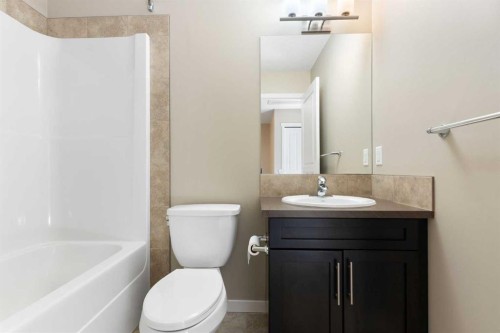 638 River Heights Crescent, Cochrane, AB - Indoor Photo Showing Bathroom