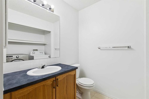 25 Coville Gardens Ne, Calgary, AB - Indoor Photo Showing Bathroom