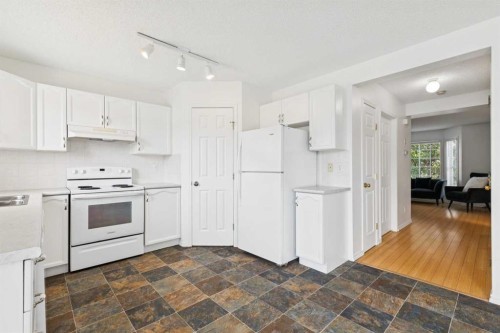 25 Coville Gardens Ne, Calgary, AB - Indoor Photo Showing Kitchen