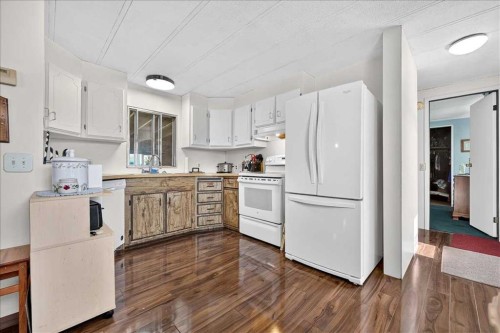 88 Big Hill Way Se, Airdrie, AB - Indoor Photo Showing Kitchen