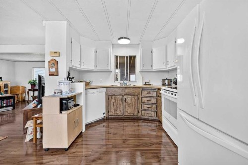 88 Big Hill Way Se, Airdrie, AB - Indoor Photo Showing Kitchen