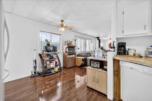 88 Big Hill Way Se, Airdrie, AB - Indoor Photo Showing Kitchen