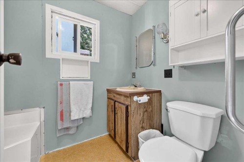 88 Big Hill Way Se, Airdrie, AB - Indoor Photo Showing Bathroom