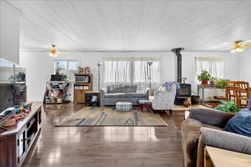 88 Big Hill Way Se, Airdrie, AB - Indoor Photo Showing Living Room