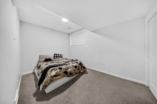 389 Cornerbrook Road Ne, Calgary, AB - Indoor Photo Showing Bedroom