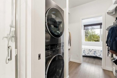 203-1526 9 Avenue Se, Calgary, AB - Indoor Photo Showing Laundry Room