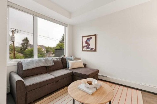 203-1526 9 Avenue Se, Calgary, AB - Indoor Photo Showing Living Room