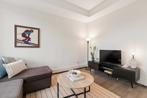 203-1526 9 Avenue Se, Calgary, AB - Indoor Photo Showing Living Room