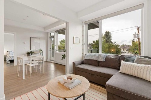 203-1526 9 Avenue Se, Calgary, AB - Indoor Photo Showing Living Room